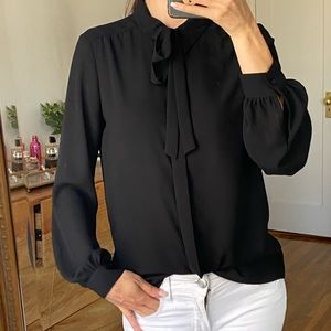 Women’s office lightweight long sleeve shirt